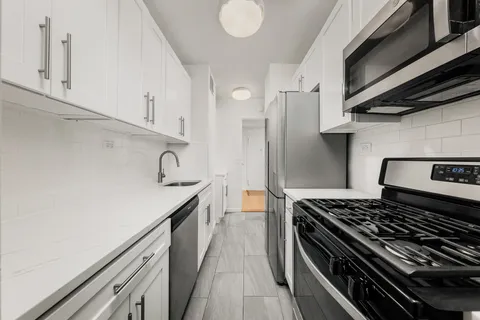 $1,475,000 | 176 East 77th Street, Unit 5E | Lenox Hill