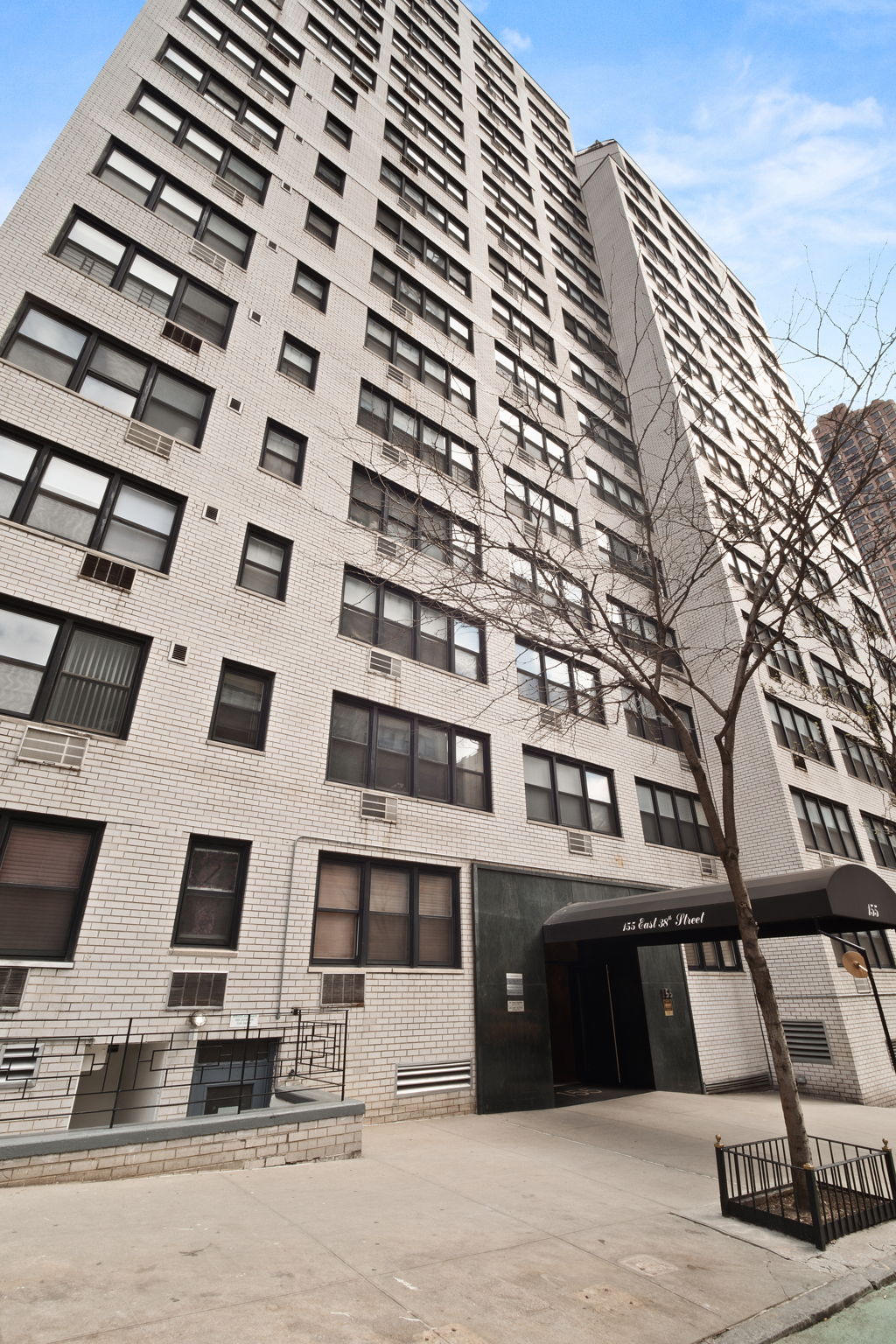 155 East 38th Street, Unit 5L Manhattan, NY 10016 - Photo 8 of 9 a front view of a building