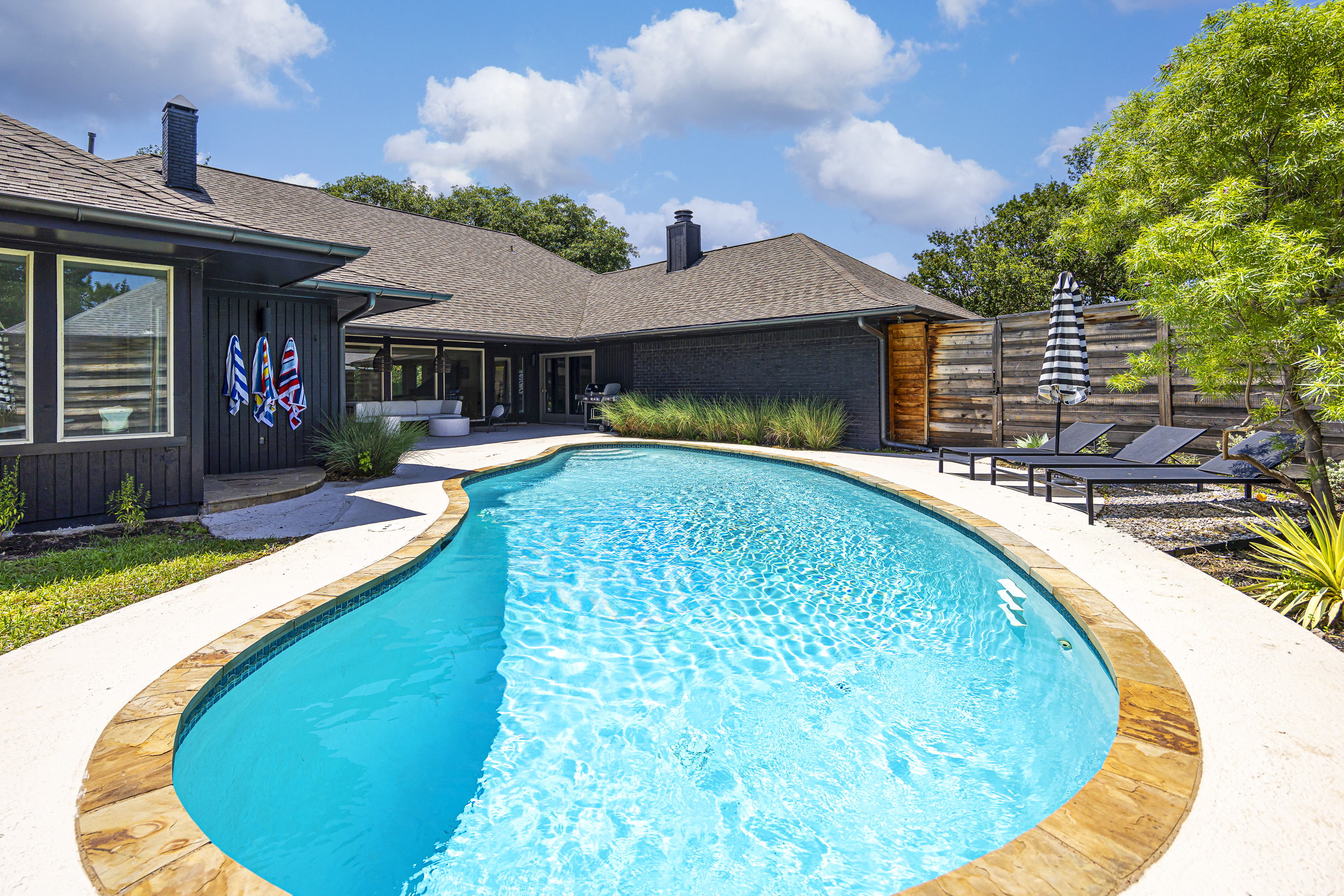 16424 Fallkirk Drive Dallas, TX 75248 - Photo 26 of 36