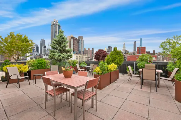 $435,000 | 201 West 21st Street, Unit 9A | Chelsea