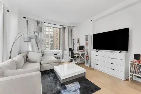 $675,000 | 44-15 Purves Street, Unit 6D | Long Island City