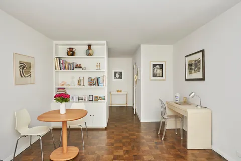 $420,000 | 411 East 57th Street, Unit 7C | Sutton Place