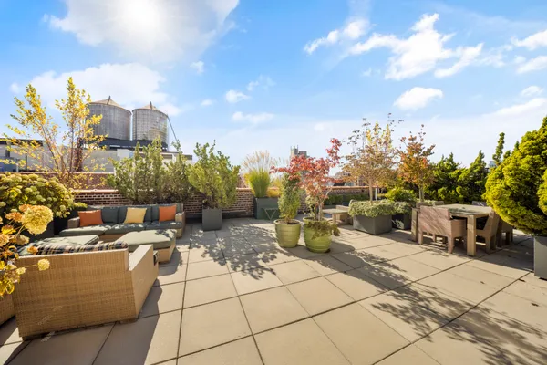 $1,400,000 | 140 West 22nd Street, Unit 2D | Chelsea