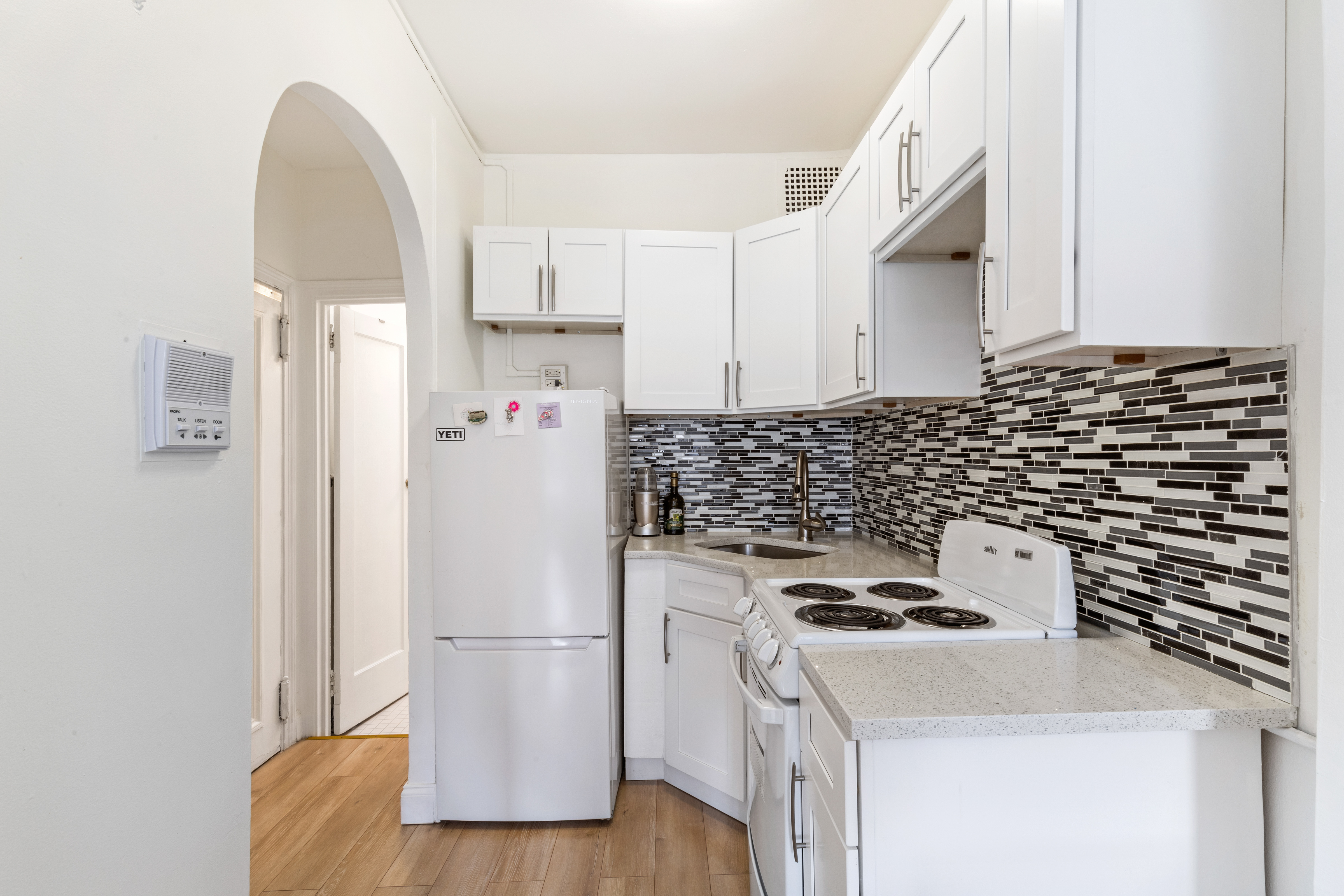 233 East 54th Street, Unit 4D Manhattan, NY 10022 - Photo 4 of 9