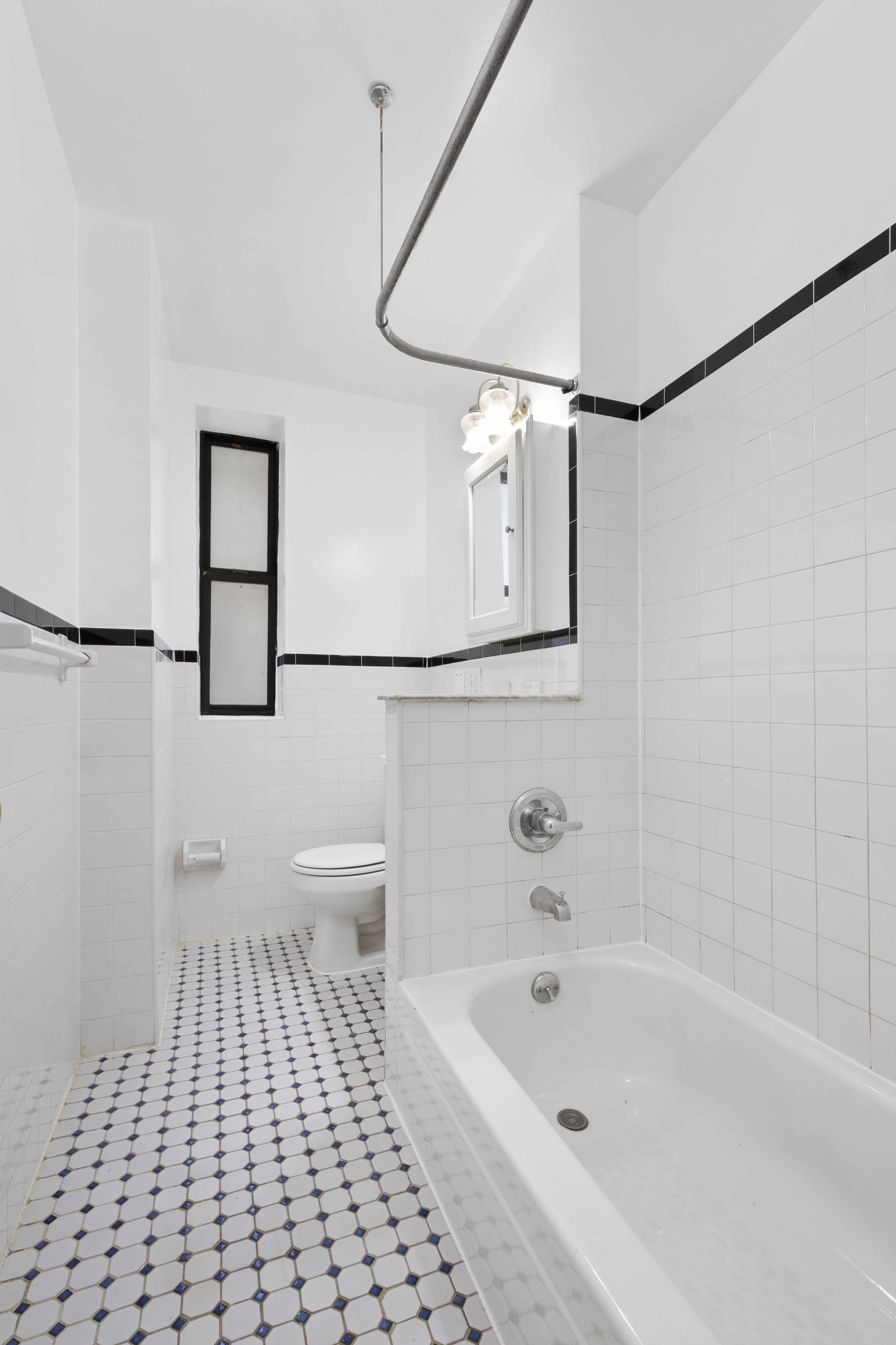 336 East 67th Street, Unit 17 Manhattan, NY 10065 - Photo 8 of 9