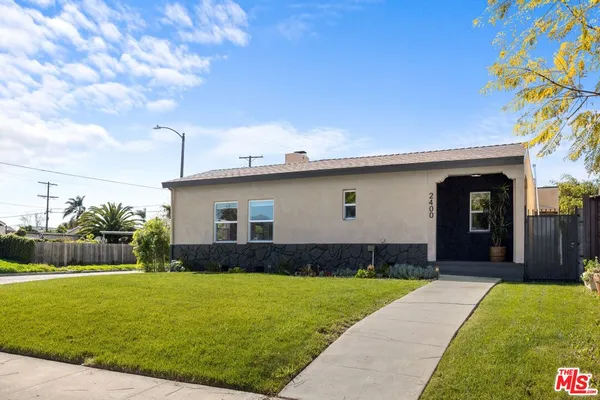 $1,078,000 | 2400 West 74th Street, Los Angeles, CA 90043