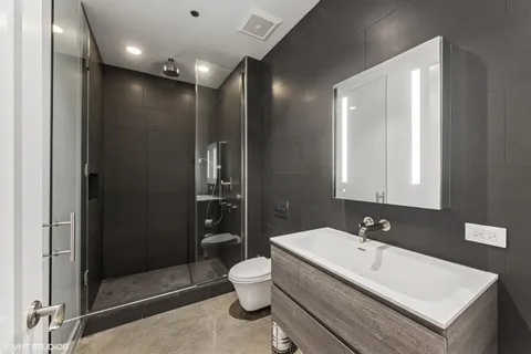 $2,999,999 | 900 West Washington Boulevard, Unit 202, Chicago, IL 60607