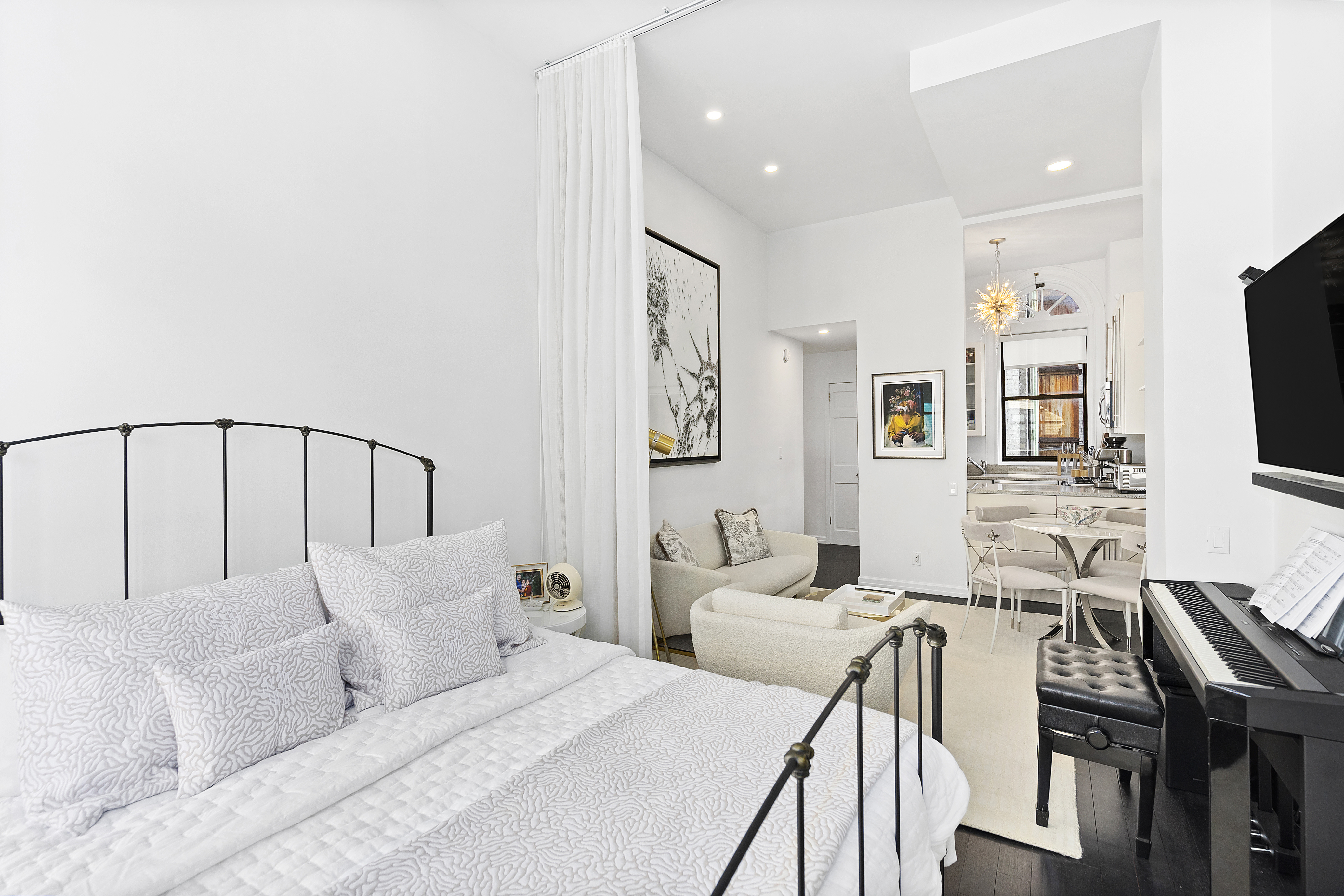 61 East 77th Street, Unit 8E Manhattan, NY 10075 - Photo 3 of 5