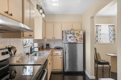 $250,000 | 2333 Indian River Boulevard, Unit 401, Vero Beach, FL 32960