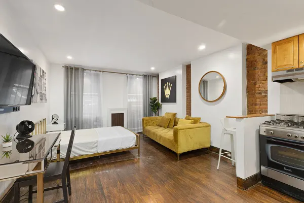 $2,700 | 258 Clinton Avenue, Unit 1F | Clinton Hill