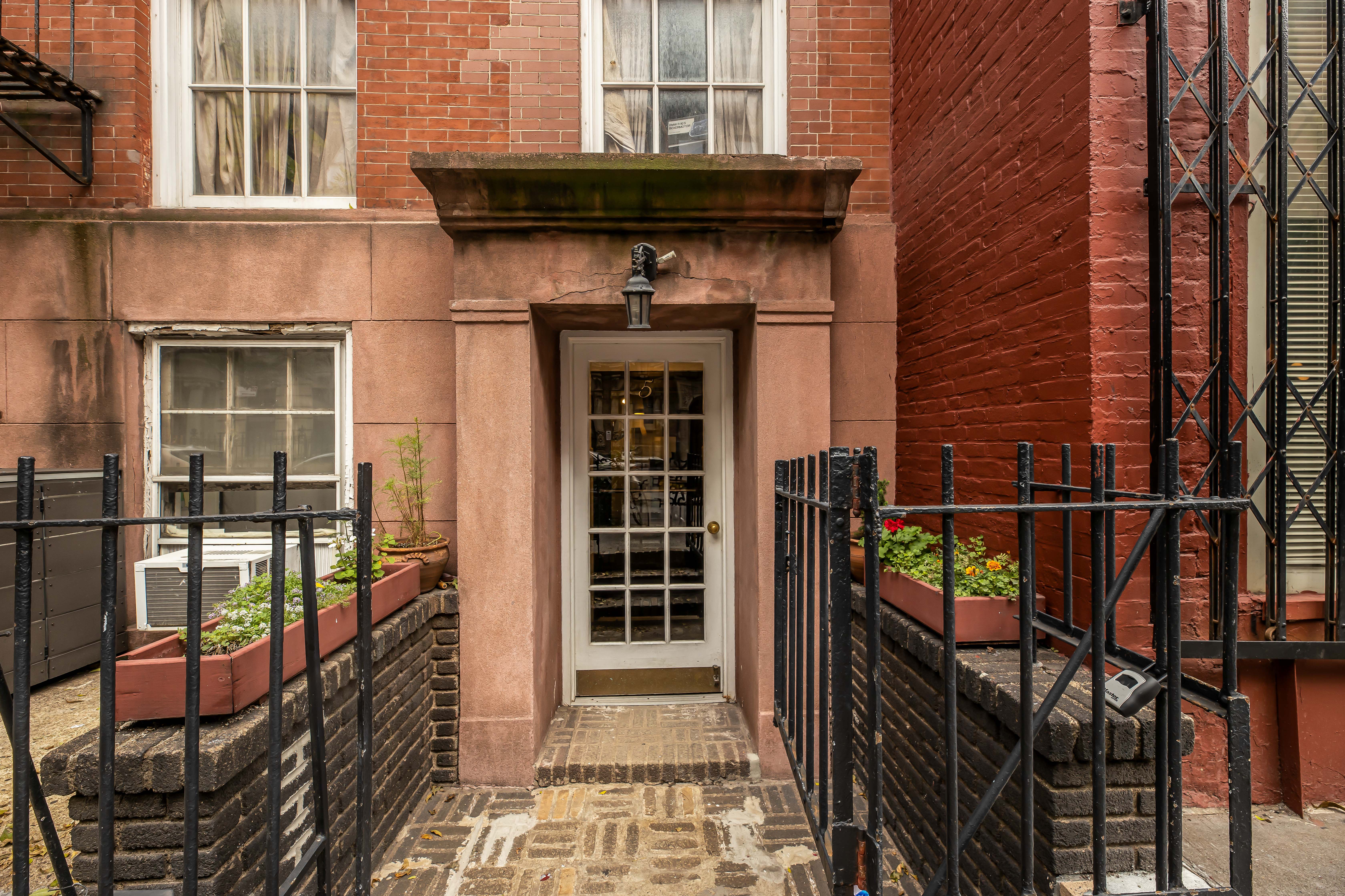 5 Charles Street, Unit 1F Manhattan, NY 10014 - Photo 4 of 5