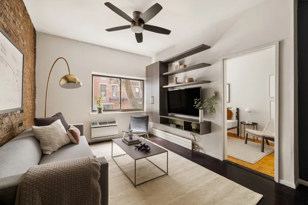 $515,000 | 207 East 21st Street, Unit 2A | Gramercy
