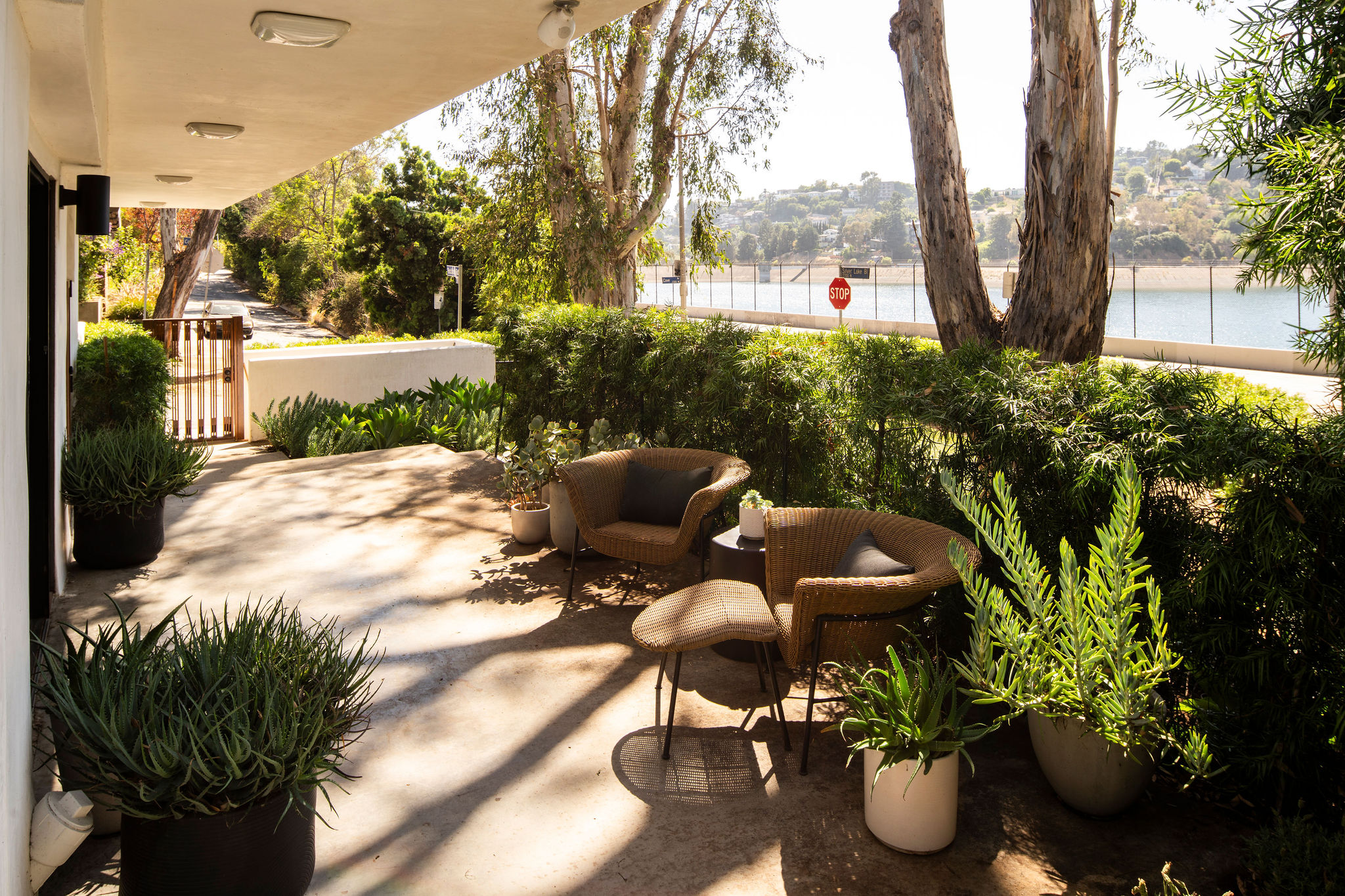 2371 Cove Ave Los Angeles, CA 90039 - Photo 34 of 43