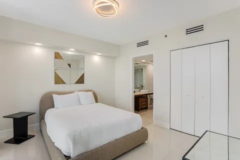 $1,349,999 | 495 Brickell Avenue, Unit 5005, Miami, FL 33131