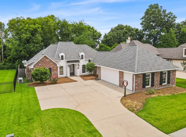 $444,500 | 210 Fieldhouse Avenue, St. Gabriel, LA 70776