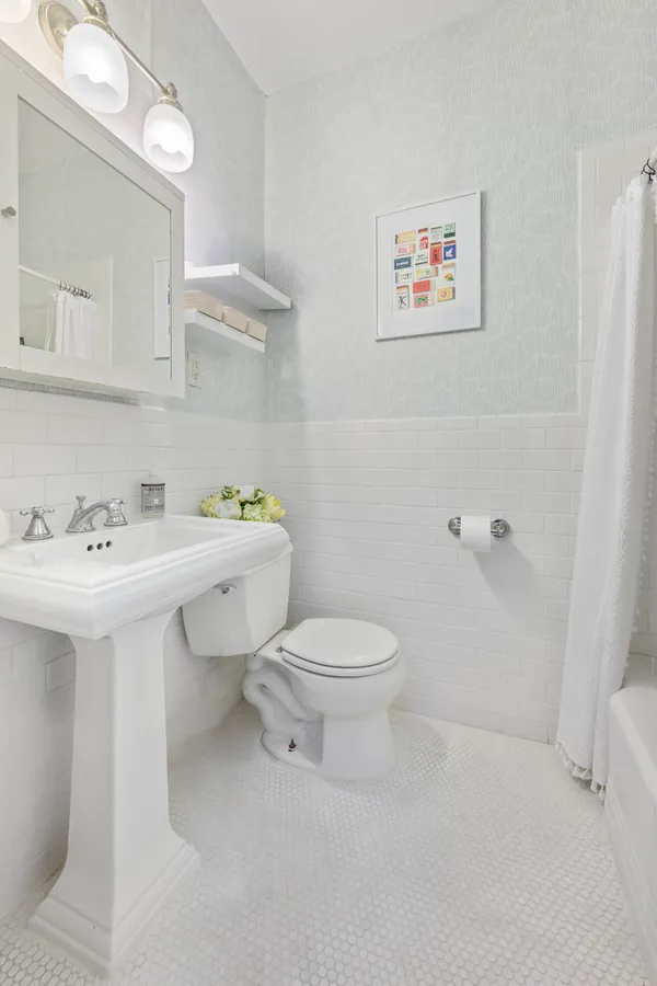 $765,000 | 21 Monroe Place, Unit 5R | Brooklyn Heights