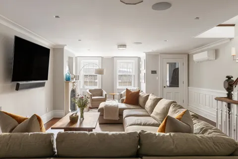 $7,850,000 | 304 East 82nd Street | Upper East Side