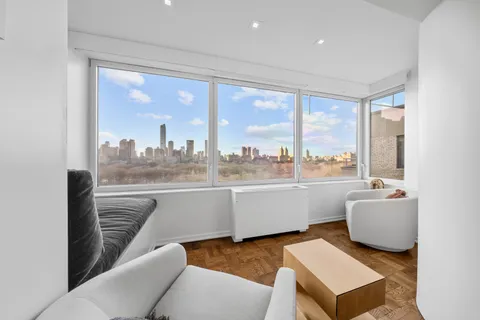 $4,650,000 | 860 5th Avenue, Unit 18A | Lenox Hill