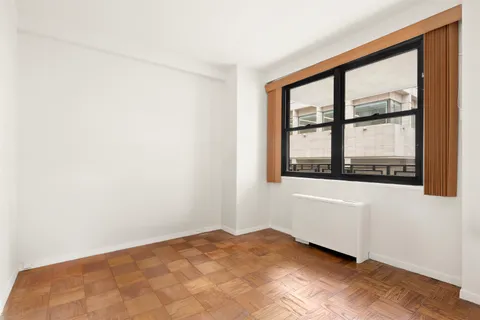 $900,000 | 165 West 66th Street, Unit 6W | Upper West Side