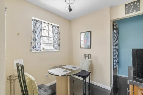 $250,000 | 2333 Indian River Boulevard, Unit 401, Vero Beach, FL 32960