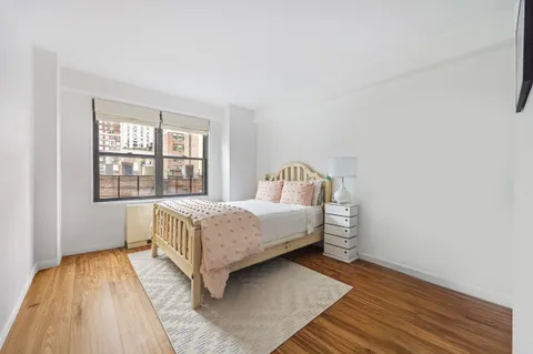 $750,000 | 120 East 90th Street, Unit 7B | Upper East Side