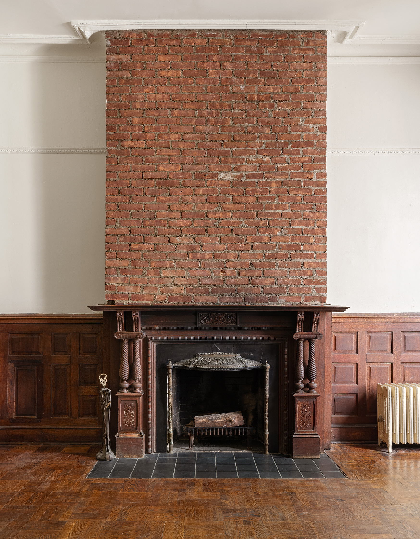 144 West 80th Street Manhattan, NY 10024 - Photo 8 of 22 a living room with furniture