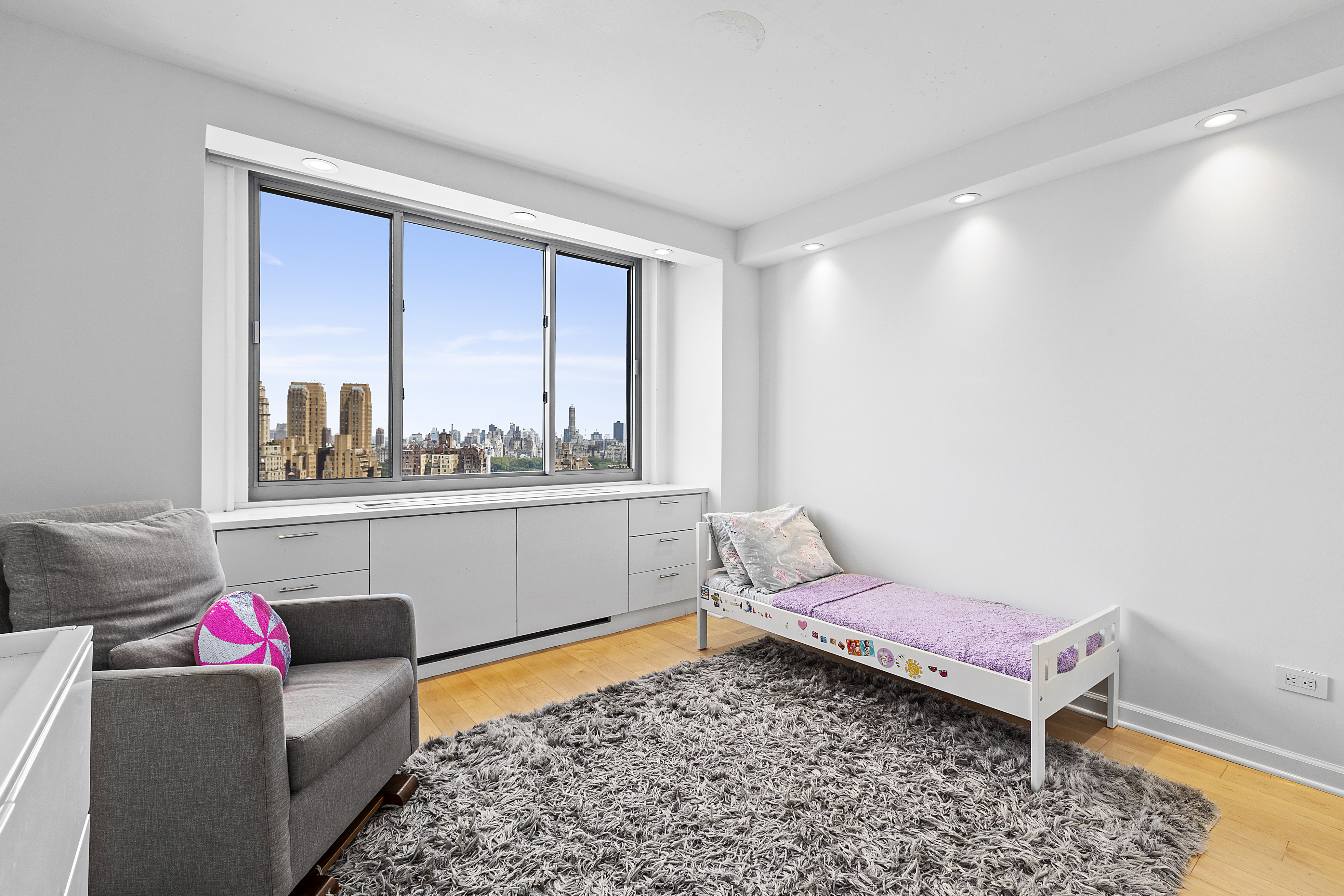 2025 Broadway, Unit 27F Manhattan, NY 10023 - Photo 8 of 13