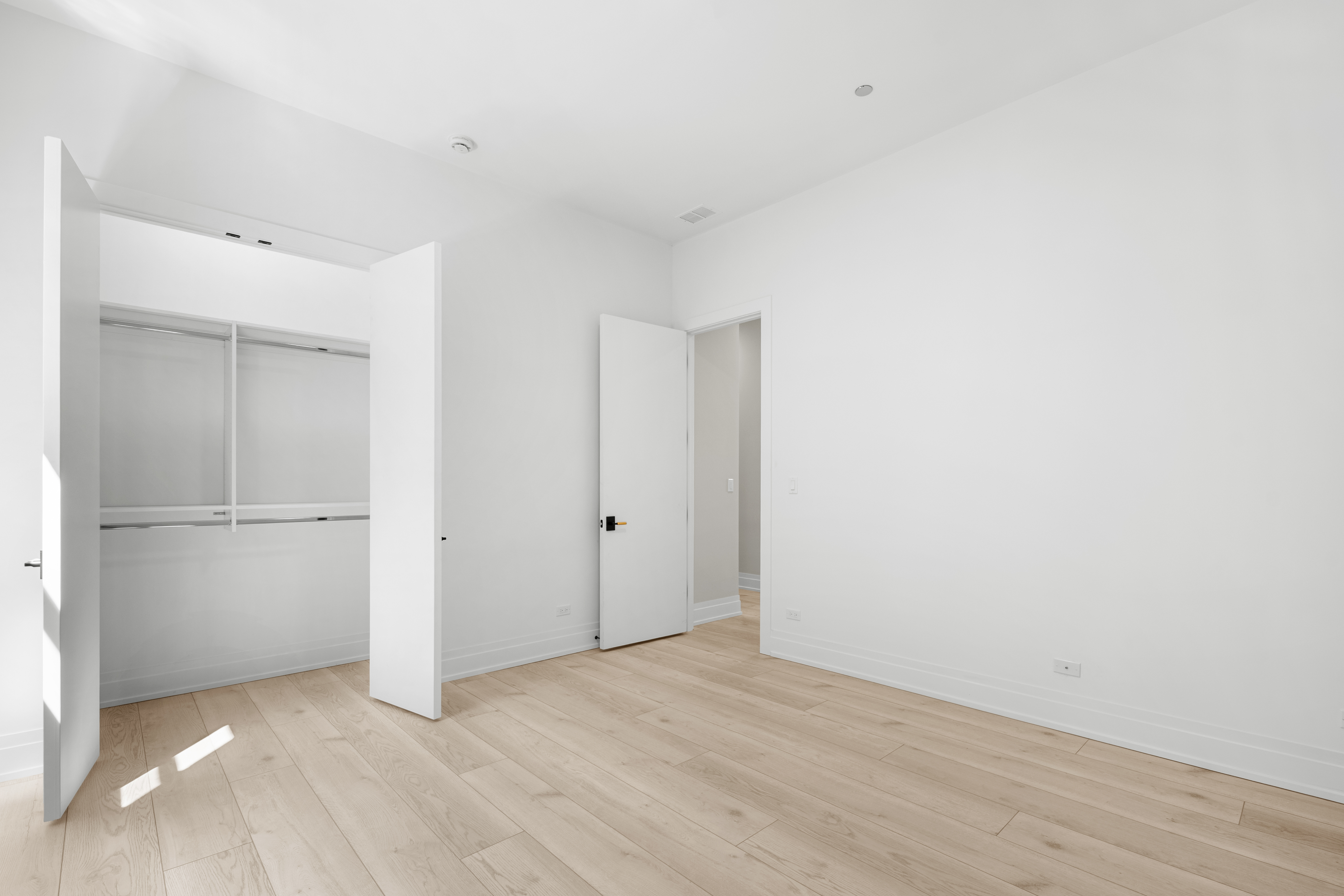 1327 West Taylor Street, Unit 4 Chicago, IL 60607 - Photo 14 of 27 a view of an empty room