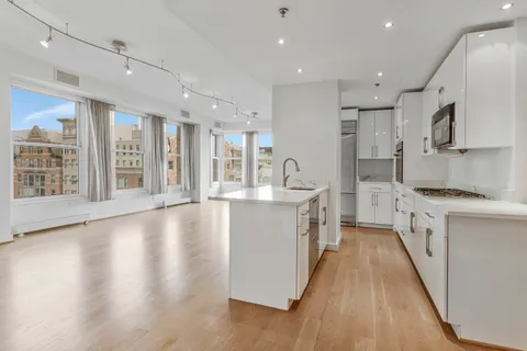 $1,350,000 | 675 E Street Northwest, Unit 900, Washington, DC 20004