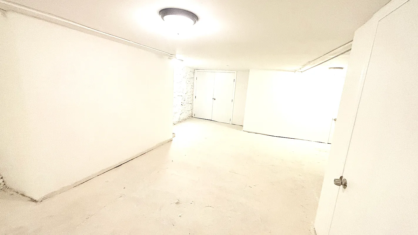 918 Dekalb Avenue, Unit 1 Brooklyn, NY 11221 - Photo 9 of 11 a view of a room