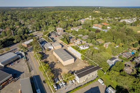 $24,750,000 | 3 Railroad Avenue, East Hampton, NY 11937