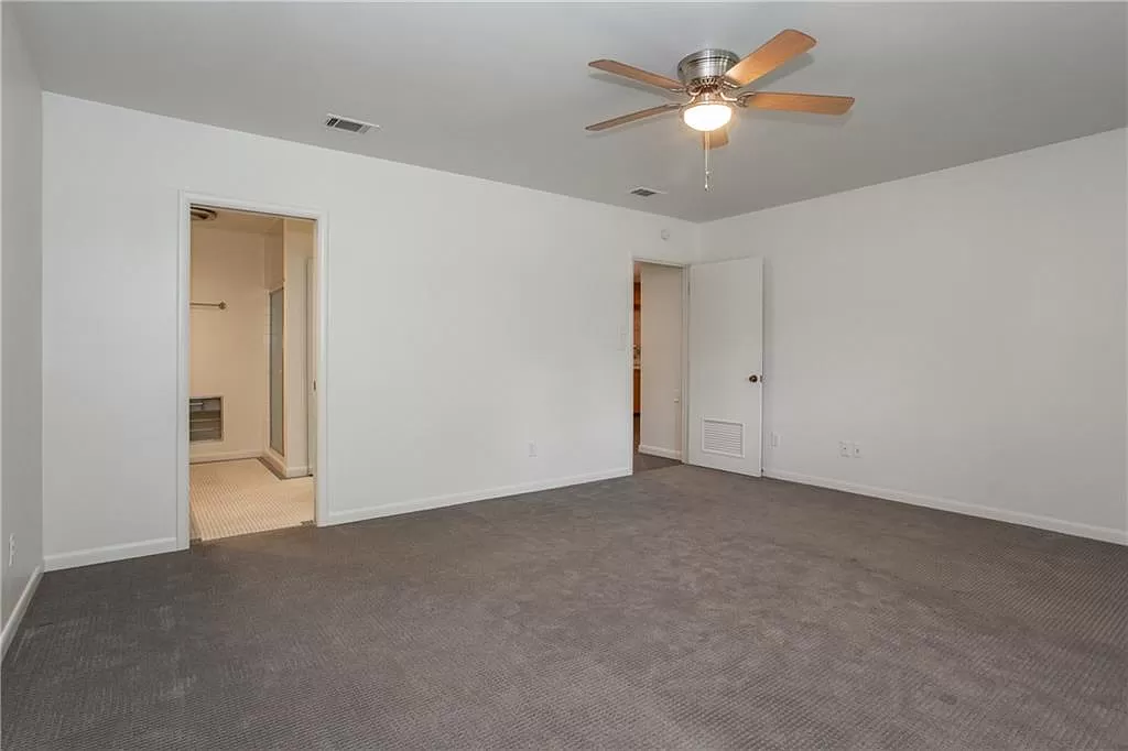 616 Edgefield Road Fort Worth, TX 76107 - Photo 11 of 35