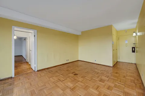 $225,000 | 1 Fordham Hill Ovl, Unit 12C | University Heights