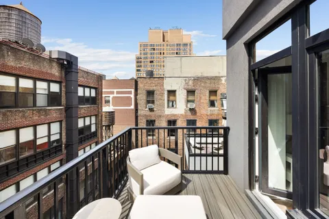 $2,700,000 | 128 West 26th Street, Unit PH | Chelsea