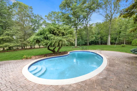 $2,495,000 | 11 Quaker Ridge Drive, Brookville, NY 11545