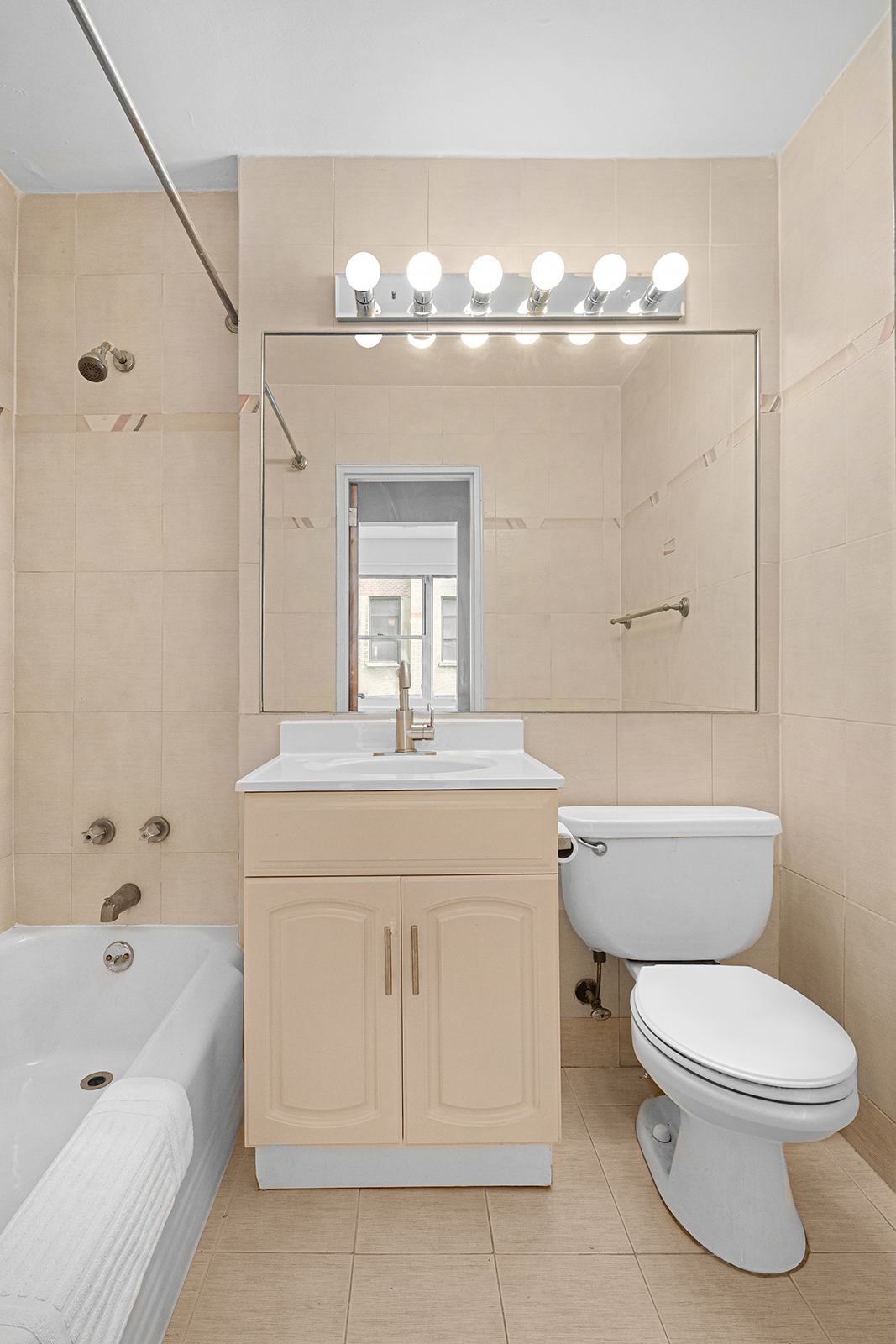 430 West 34th Street, Unit 7A Manhattan, NY 10001 - Photo 5 of 7