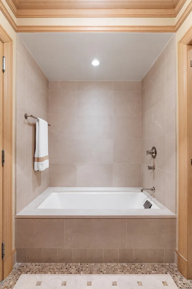 $4,950,000 | 360 East 72nd Street, Unit C1801 | Lenox Hill