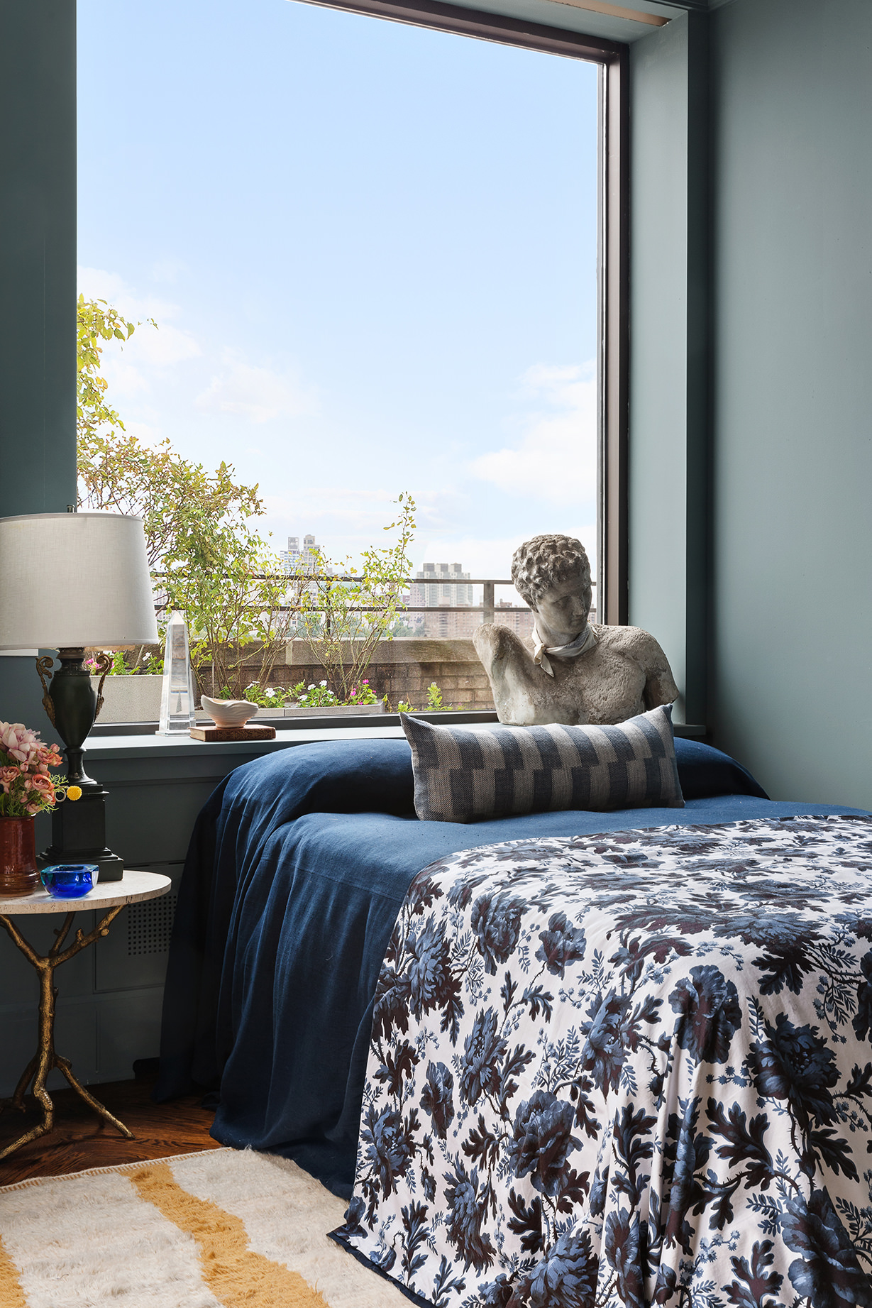 14 East 90th Street, Unit PHW Manhattan, NY 10128 - Photo 18 of 25 a living room with furniture and a large window