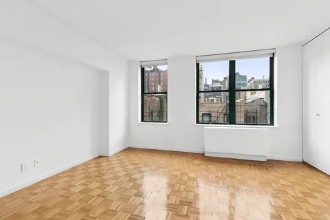 $1,850,000 | 2250 Broadway, Unit 6K | Upper West Side