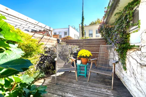a table and chairs sitting in front of a house