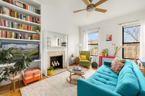 $825,000 | 649 Vanderbilt Avenue, Unit 3B | Prospect Heights