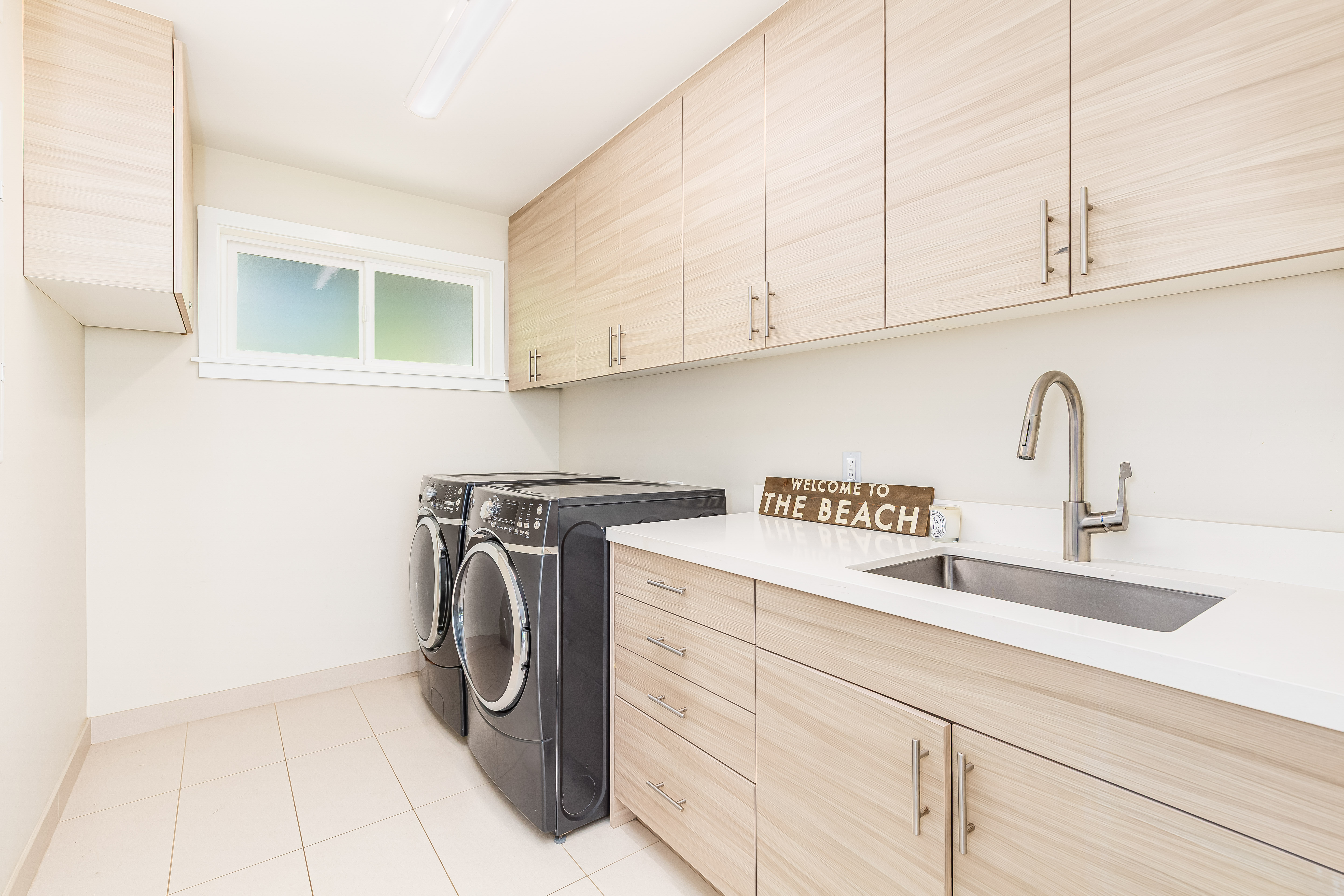 87-849 Farrington Highway, Unit C Waianae, HI 96792 - Photo 8 of 26 a utility room with dryer and washer