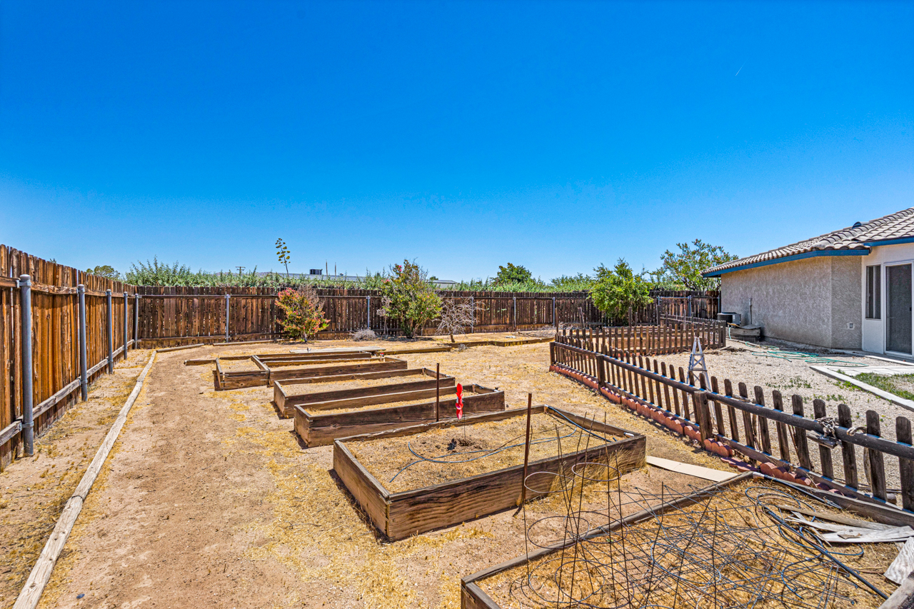 12450 Algonquin Road Apple Valley, CA 92308 - Photo 46 of 56