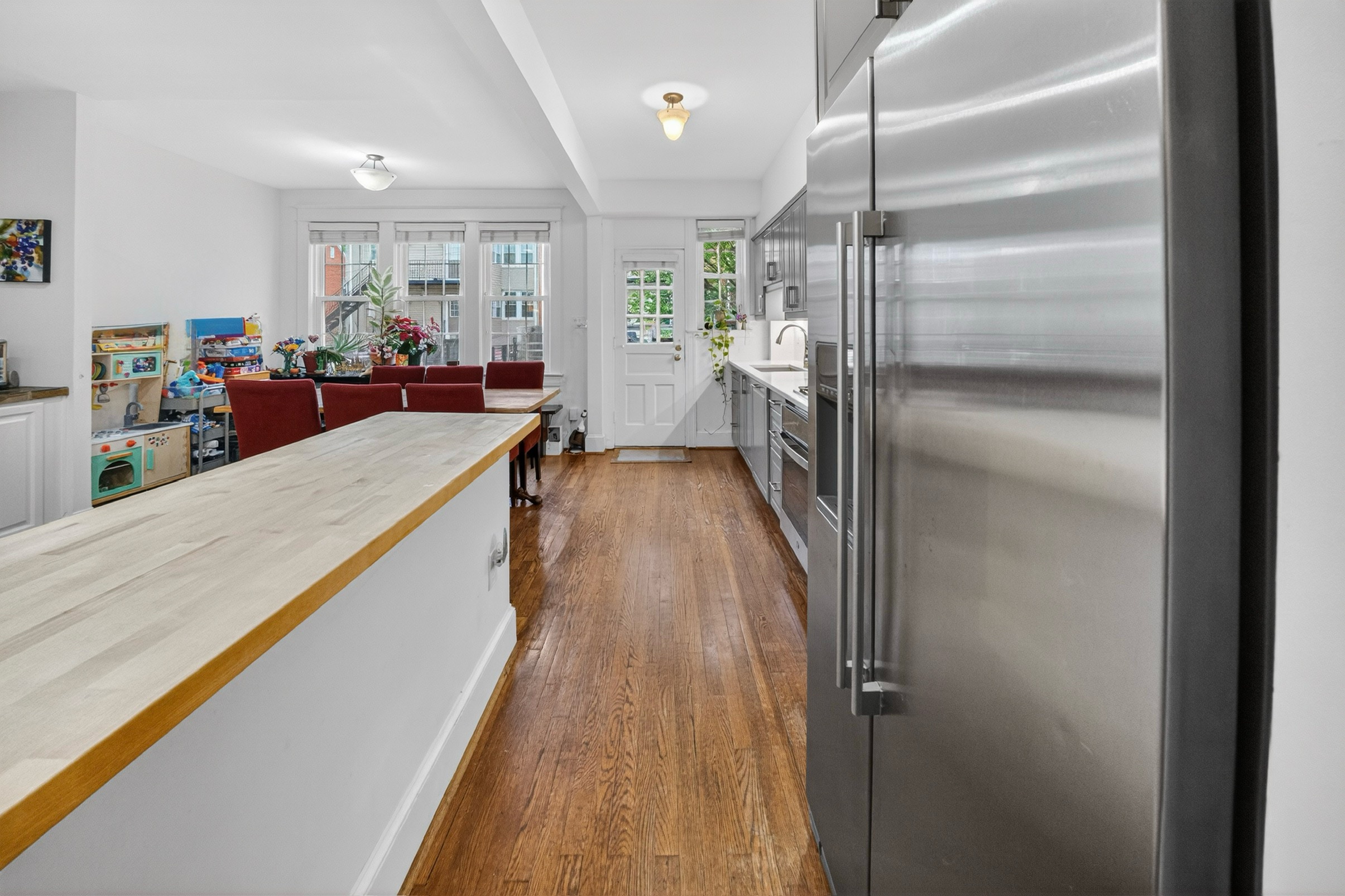 2226 39th Place Northwest Washington, DC 20007 - Photo 10 of 29
