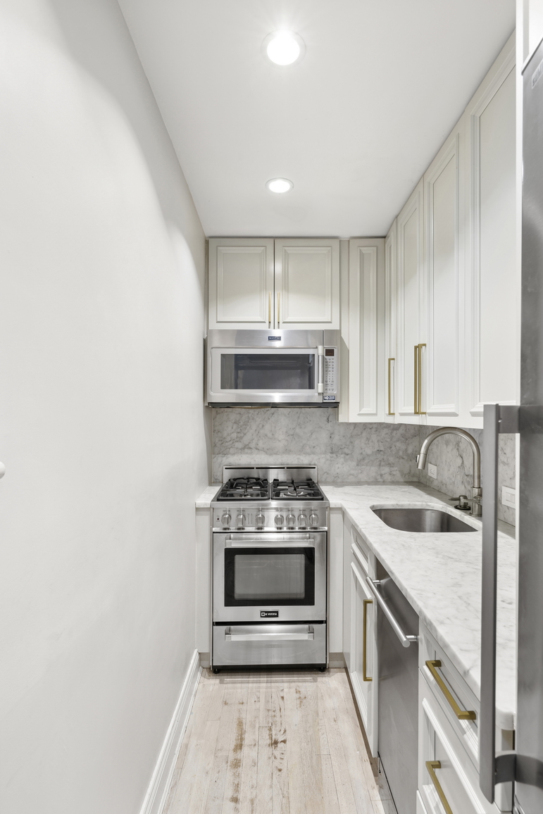 160 East 26th Street, Unit 6B Manhattan, NY 10010 - Photo 6 of 10