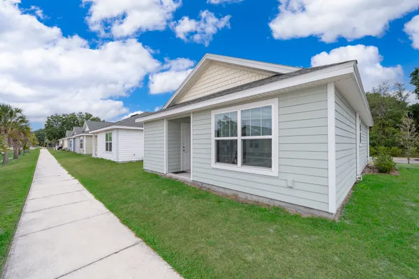 $240,000 | 1360 Cottage Circle, Tavares, FL 32778