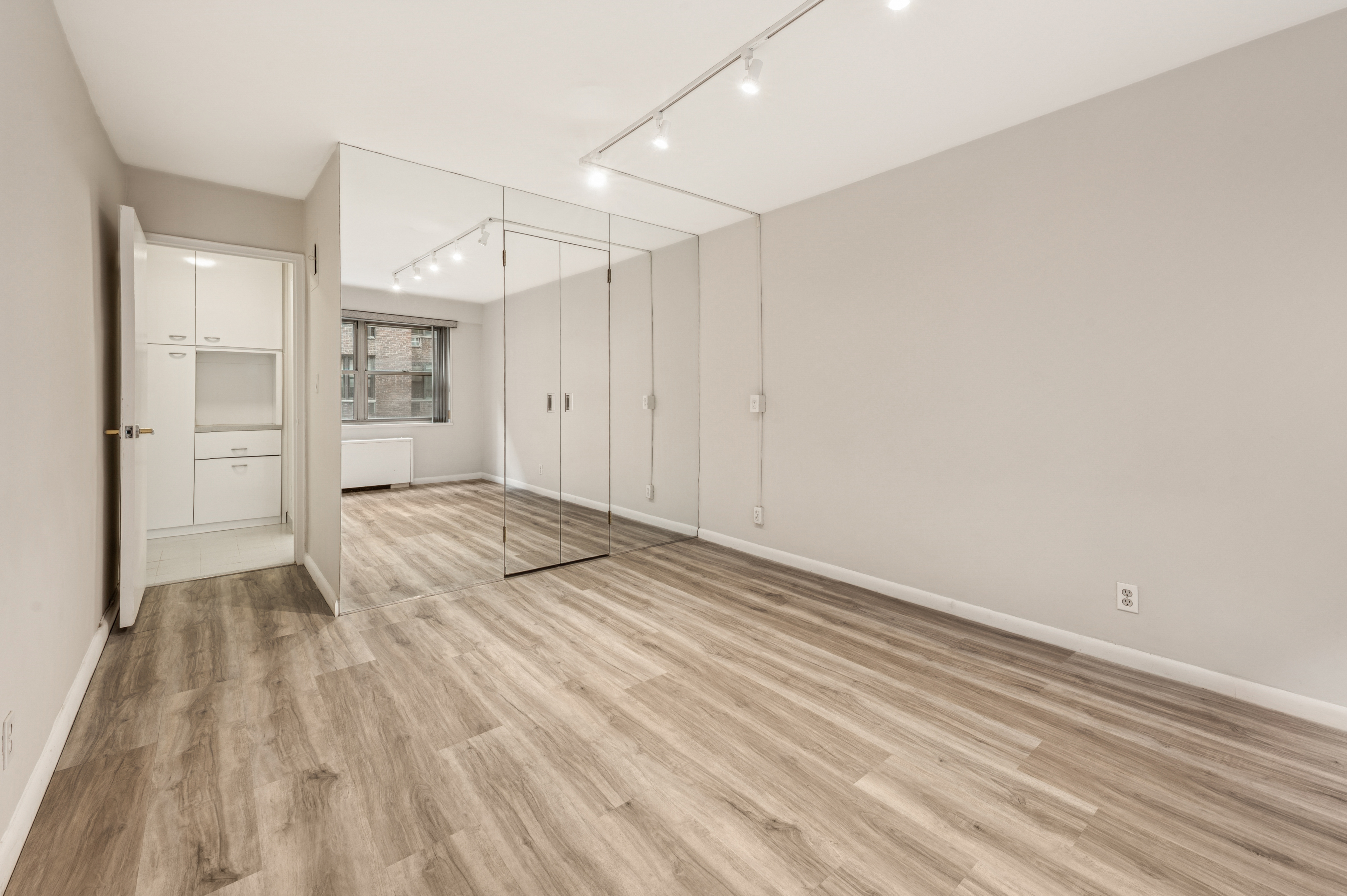 211 East 53rd Street, Unit 7C Manhattan, NY 10022 - Photo 9 of 14