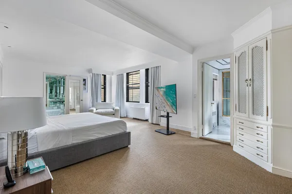 $25,000 | 111 East 56th Street, Unit 2100 | Midtown East