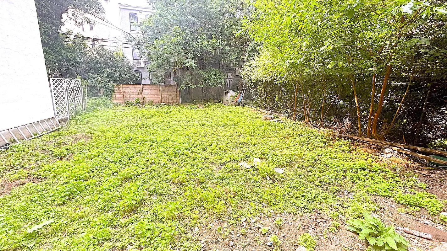 918 Dekalb Avenue, Unit 1 Brooklyn, NY 11221 - Photo 11 of 11 a backyard of a house with table and chairs
