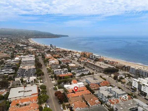 $1,599,000 | 625 South Broadway, Unit 2, Redondo Beach, CA 90277